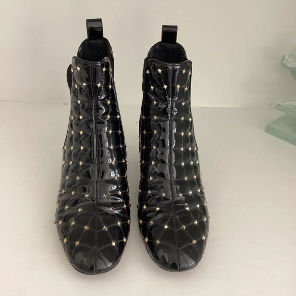 Valentino Rockstud Accents Patent Leather Chelsea Ankle boots 37 7